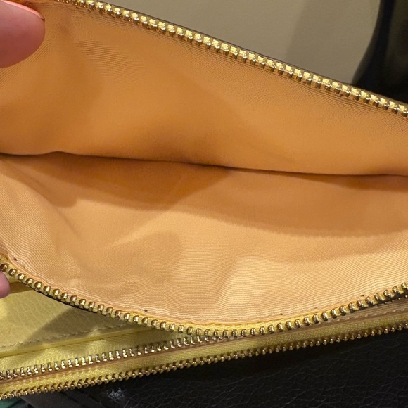 Coach Yellow Saffiano Leather
Clutch-C logo Signature Pop Pouch-NWT-Wristlet - Picture 5 of 7